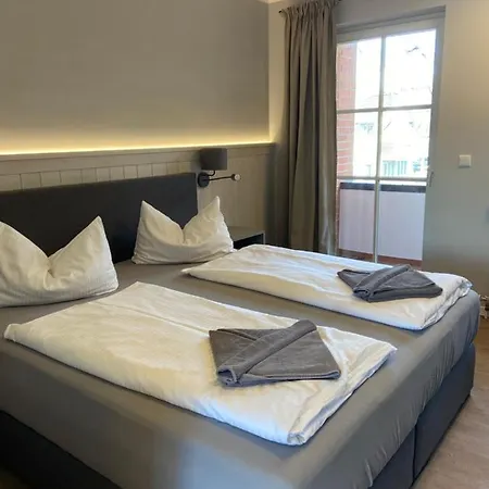 Hotel & Zur Linde Middelhagen