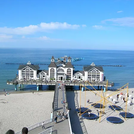 & Zur Linde Hotel Middelhagen