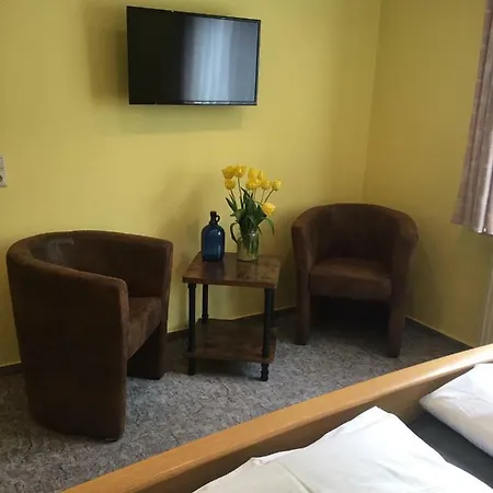& Zur Linde Hotel