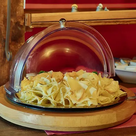 & Zur Linde Middelhagen