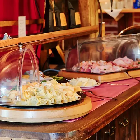 & Zur Linde Middelhagen