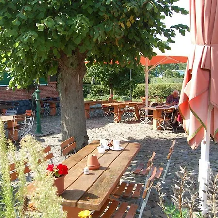 Hotel & Zur Linde 3*